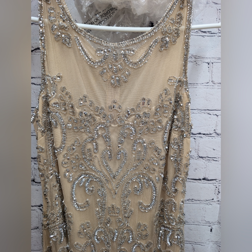 Elegant Cream Sleeveless Dress - Picture 5 of 11